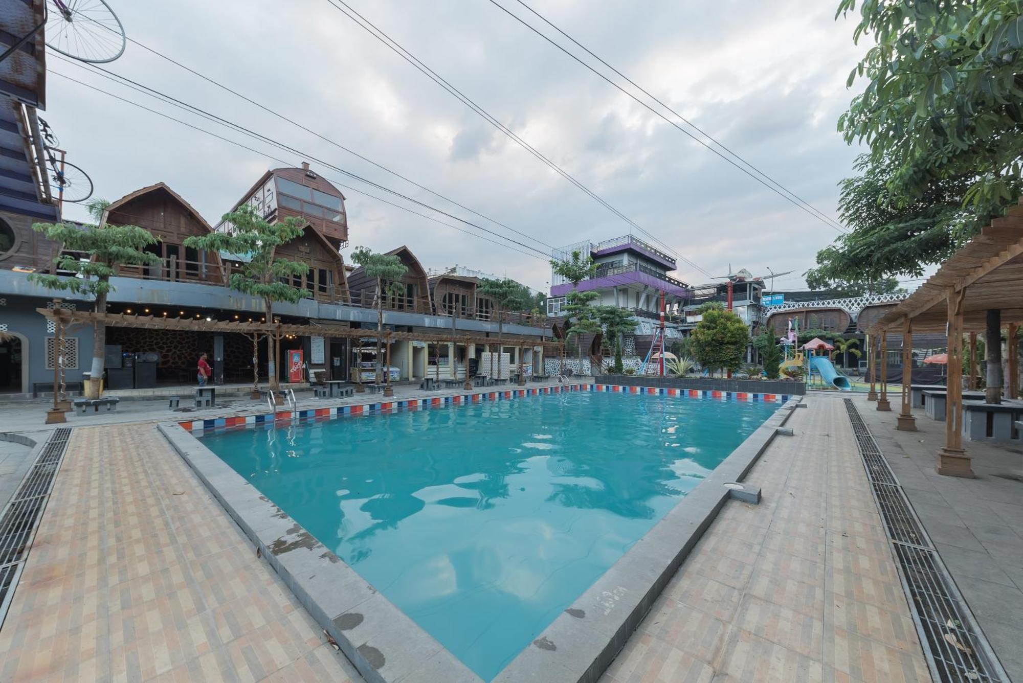 Urbanview Hotel Cianjur City Park By Reddoorz Dış mekan fotoğraf